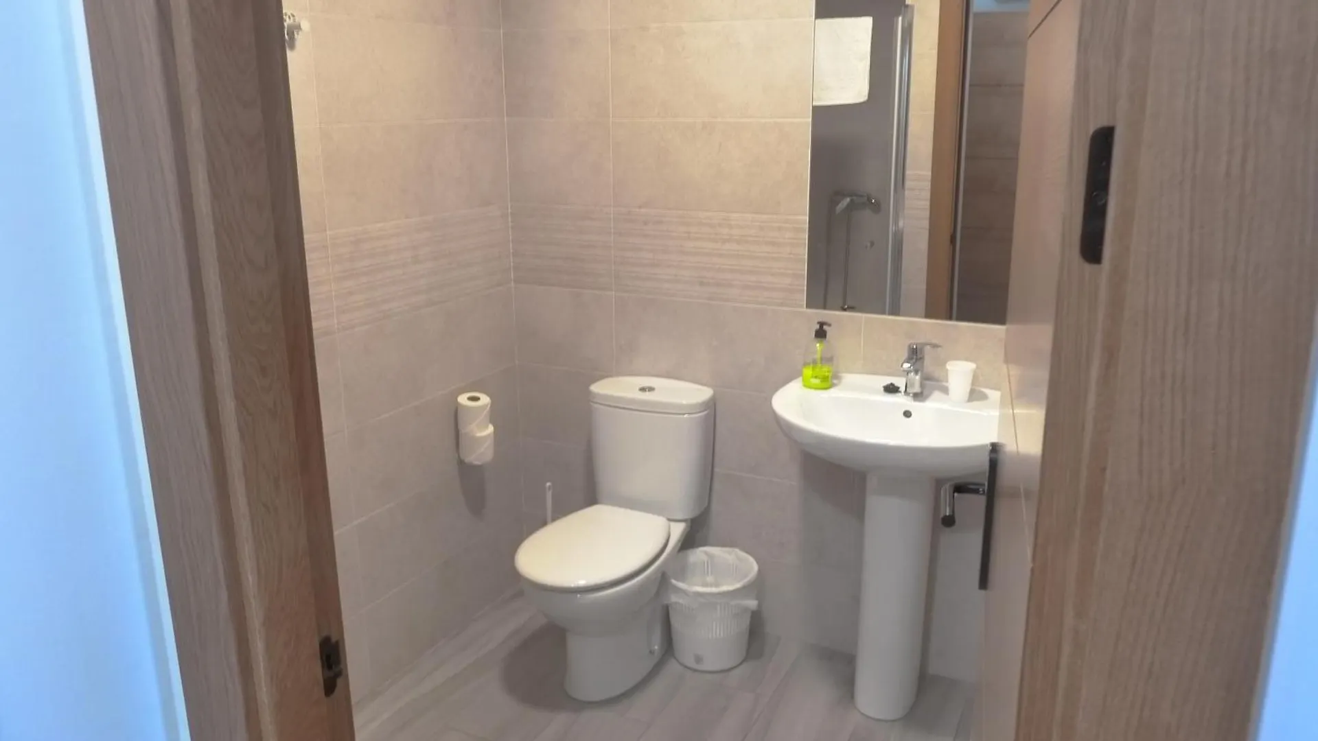 Hostal Casa Fermina- A 2 Horas De Las Pistas De Esqui Trevélez